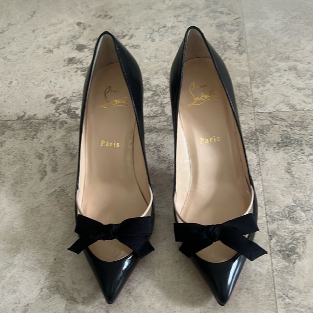 Brand new never worn Christian Loboutin Love Me pumps NWOT